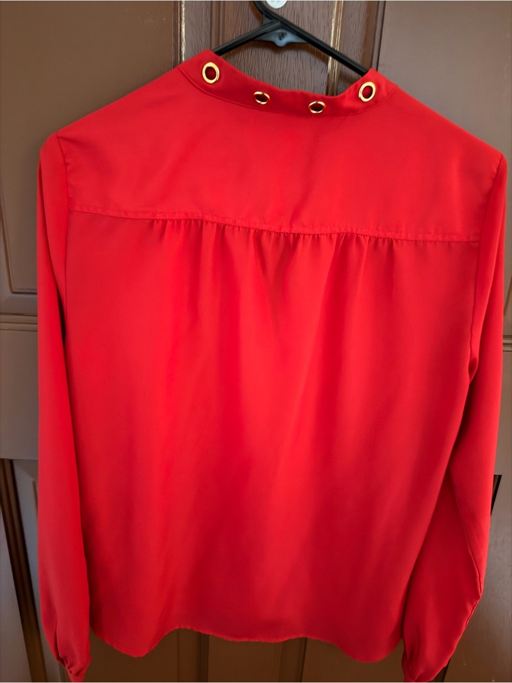 MICHAEL Michael Kors Red Blouse Women’s Size Medium Gold Grommet Neck LongSleeve - Picture 3 of 3